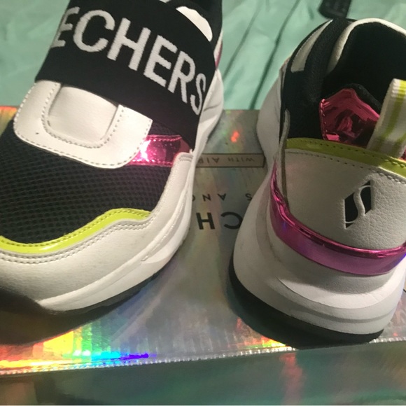 Sketchers tennis shoes size 5 woman or youth - Picture 2 of 4